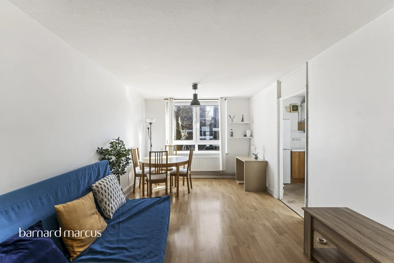 Wallis Close, London, SW11, photo 2
