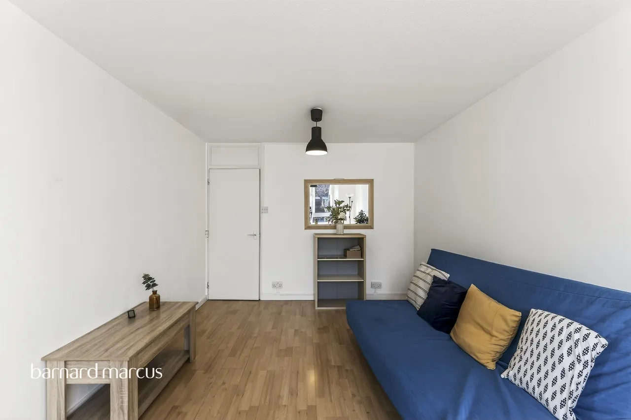 Wallis Close, London, SW11, photo 3