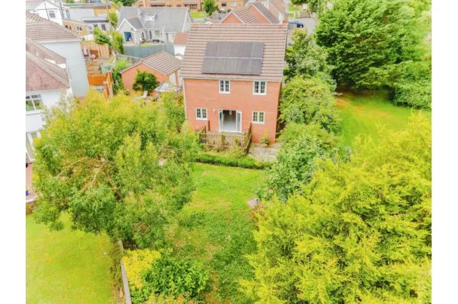 Leckwith Drive, Bridgend, photo 2