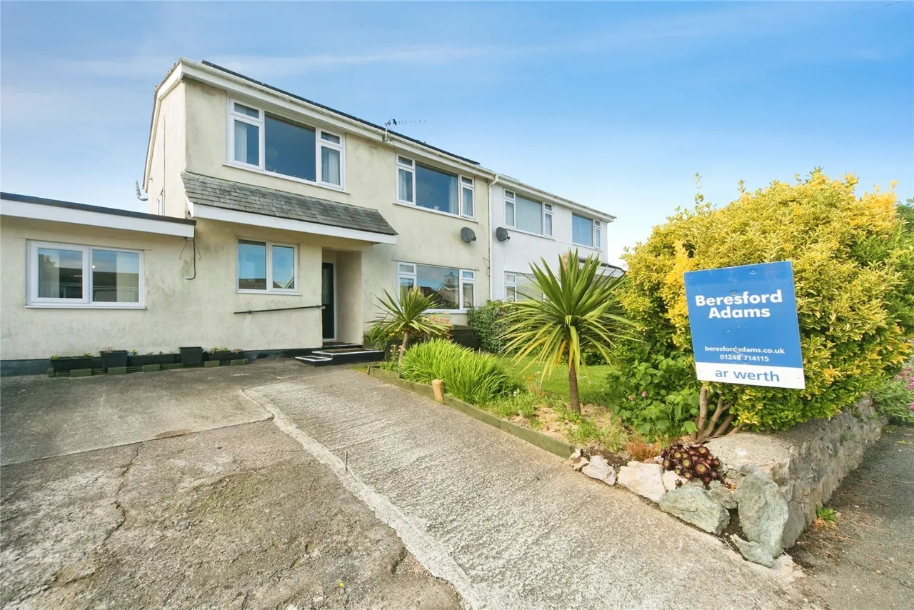 3 bed house for sale, Cae Cali, Brynteg, LL78