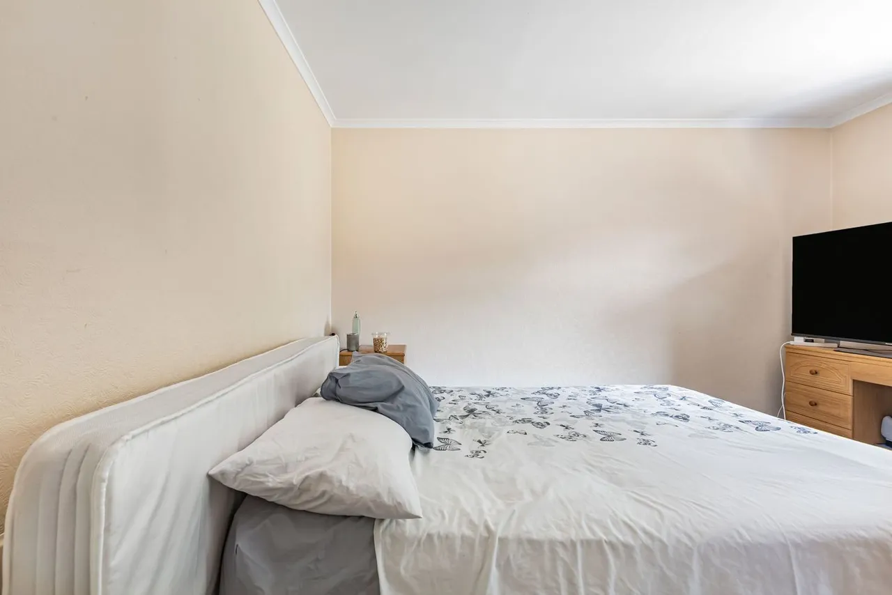 Booth Drive, Staines-upon-Thames, TW18, photo 9