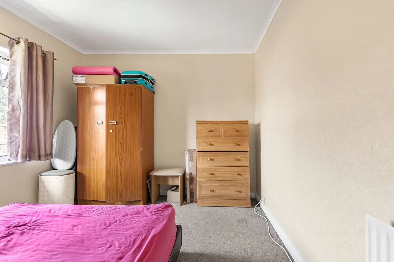 Booth Drive, Staines-upon-Thames, TW18, photo 11