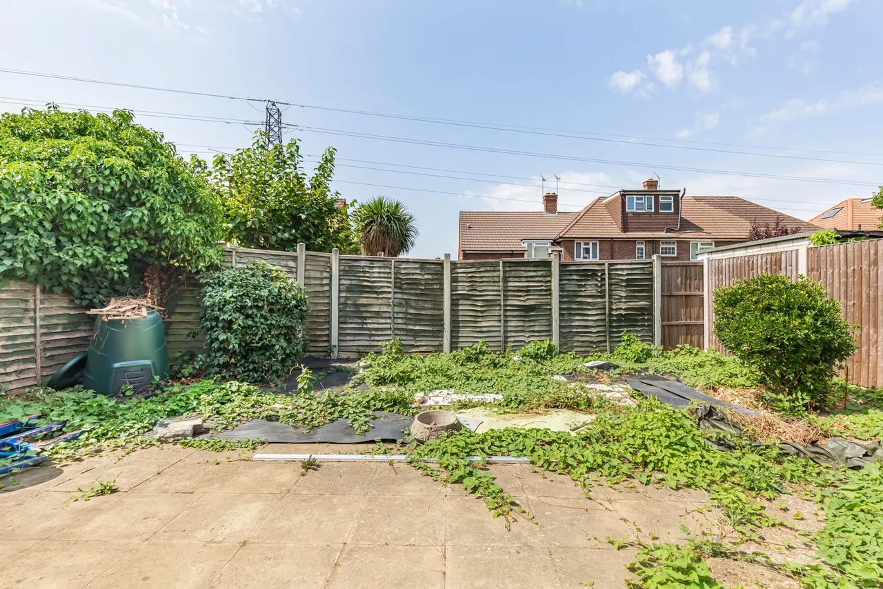 Booth Drive, Staines-upon-Thames, TW18, photo 15