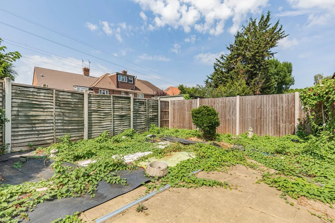 Booth Drive, Staines-upon-Thames, TW18, photo 14