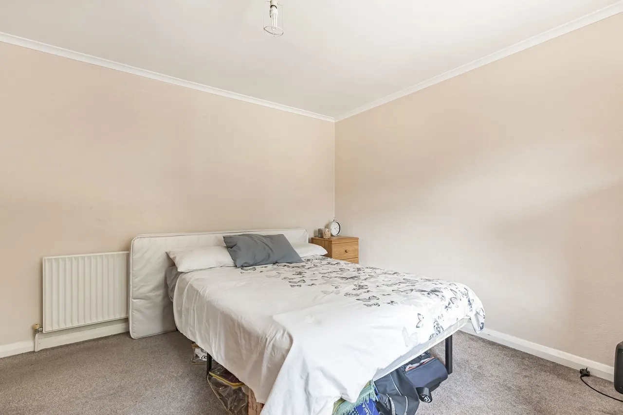 Booth Drive, Staines-upon-Thames, TW18, photo 8
