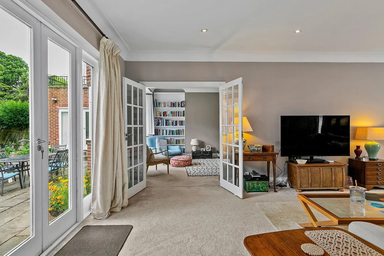 Roedean Crescent, Roehampton, London, photo 7
