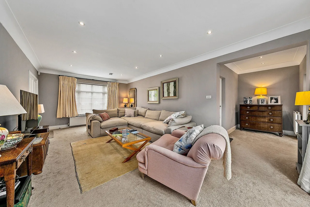 Roedean Crescent, Roehampton, London, photo 5