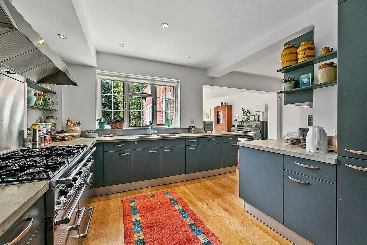 Roedean Crescent, Roehampton, London, photo 9