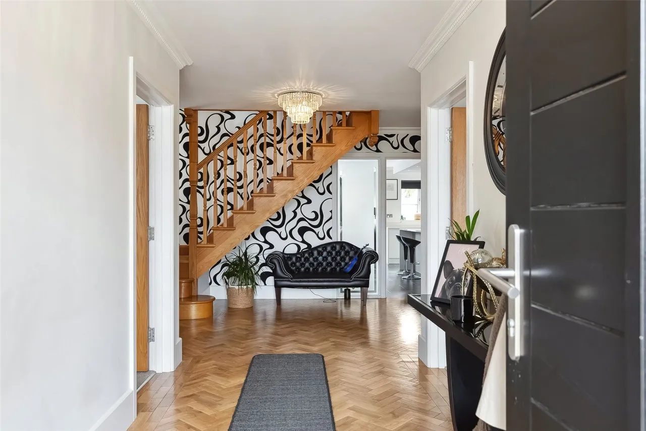 Elmsway, Ashford, TW15 2SH, photo 5