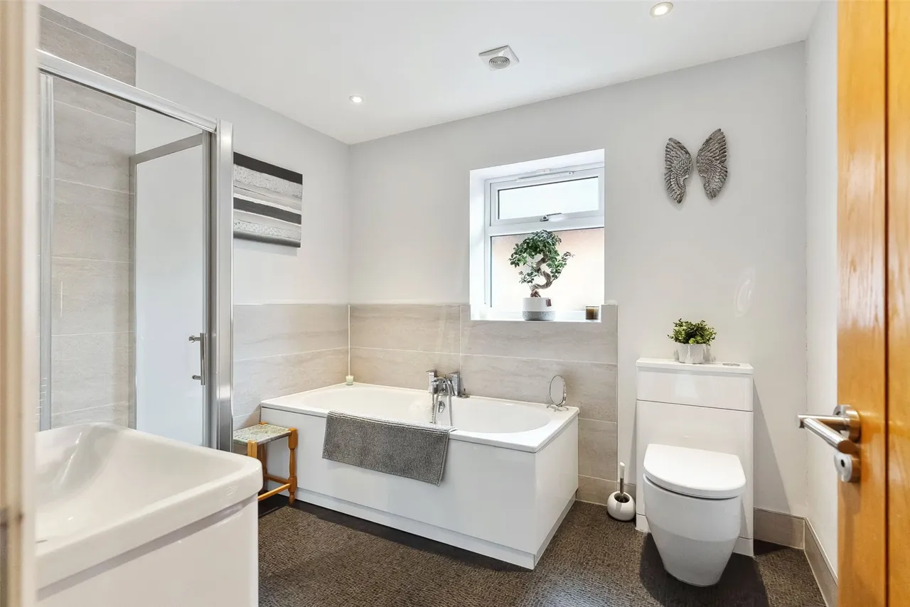 Elmsway, Ashford, TW15 2SH, photo 13
