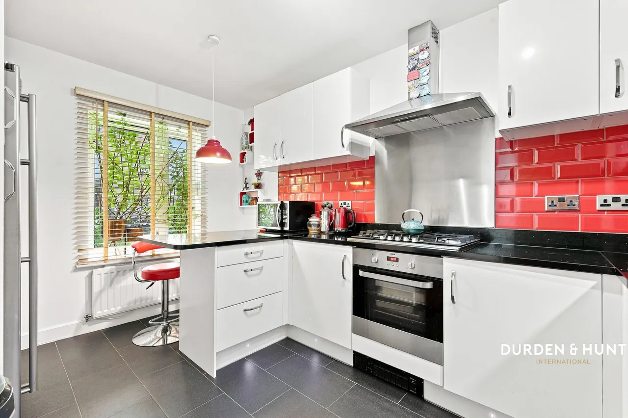 Reservoir Way, Hainault, IG6, photo 5