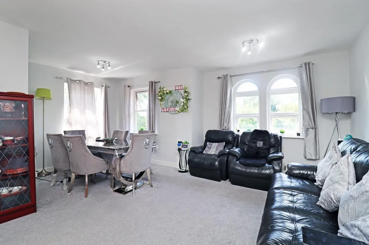 Lynton Grove, Timperley WA15 7GP, photo 6