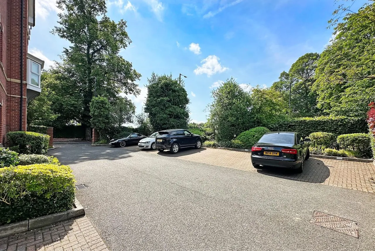 Lynton Grove, Timperley WA15 7GP, photo 31