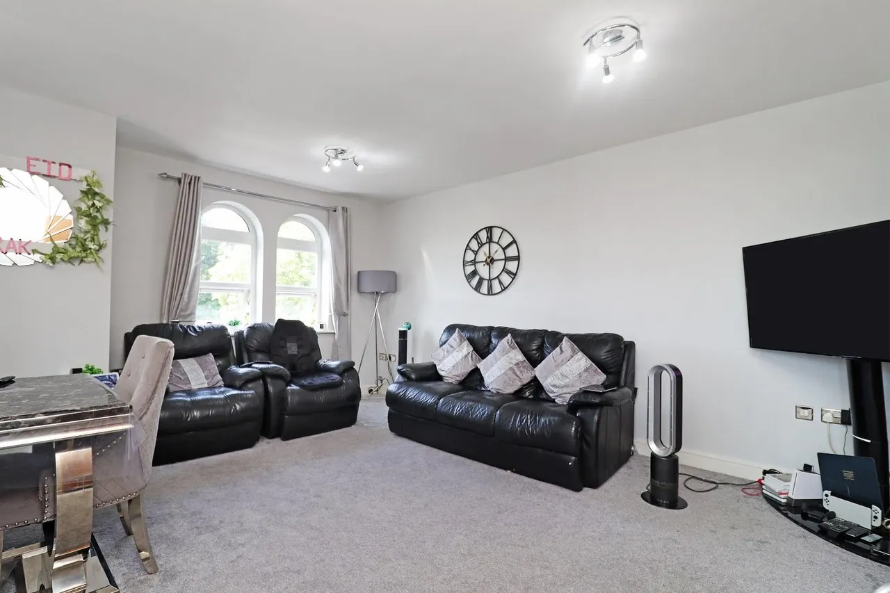 Lynton Grove, Timperley WA15 7GP, photo 4