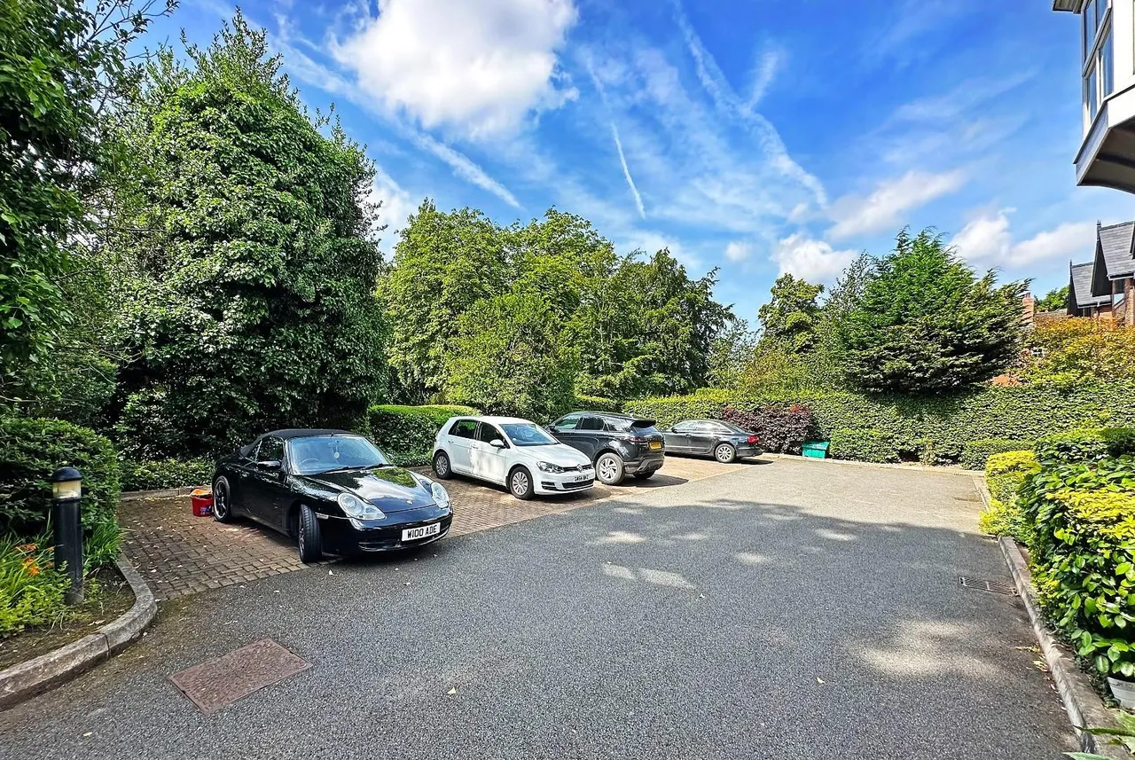 Lynton Grove, Timperley WA15 7GP, photo 30