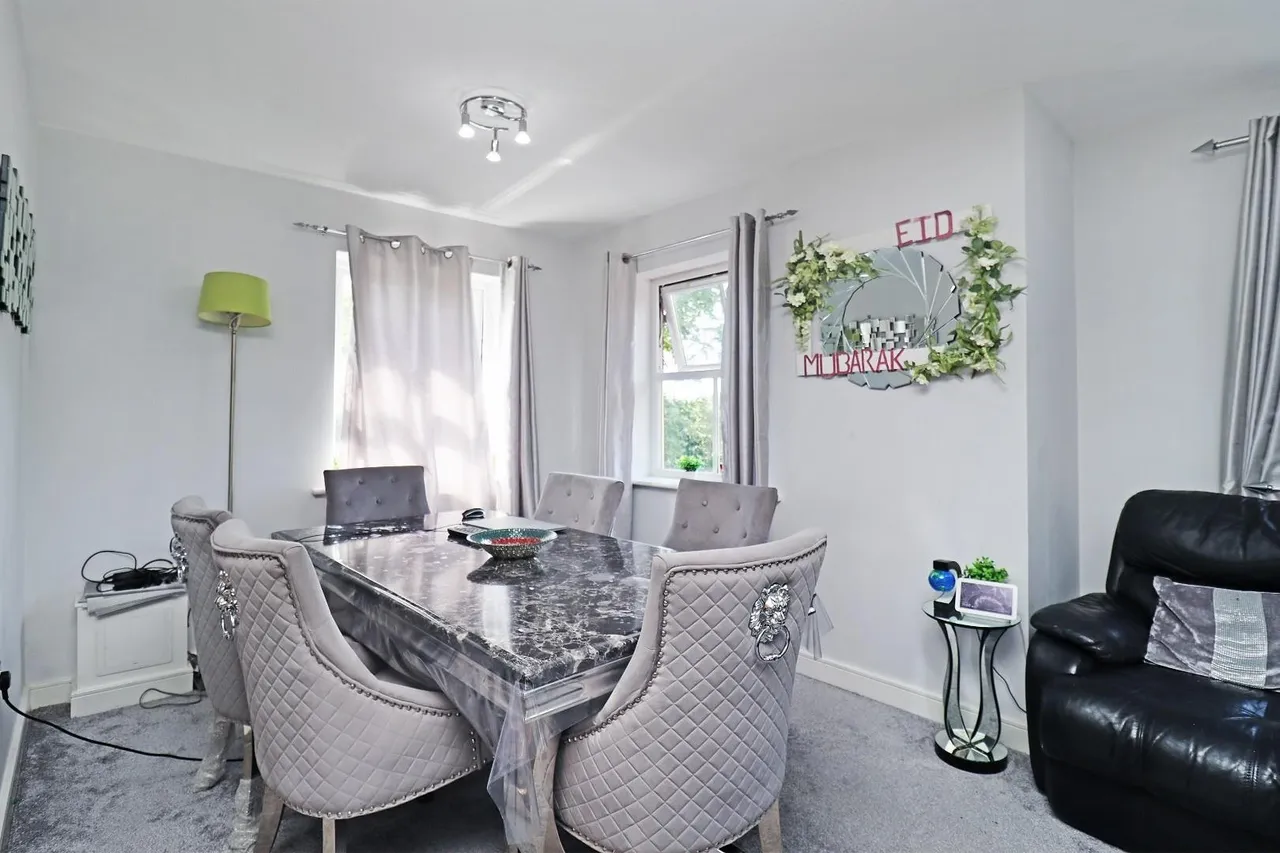 Lynton Grove, Timperley WA15 7GP, photo 17