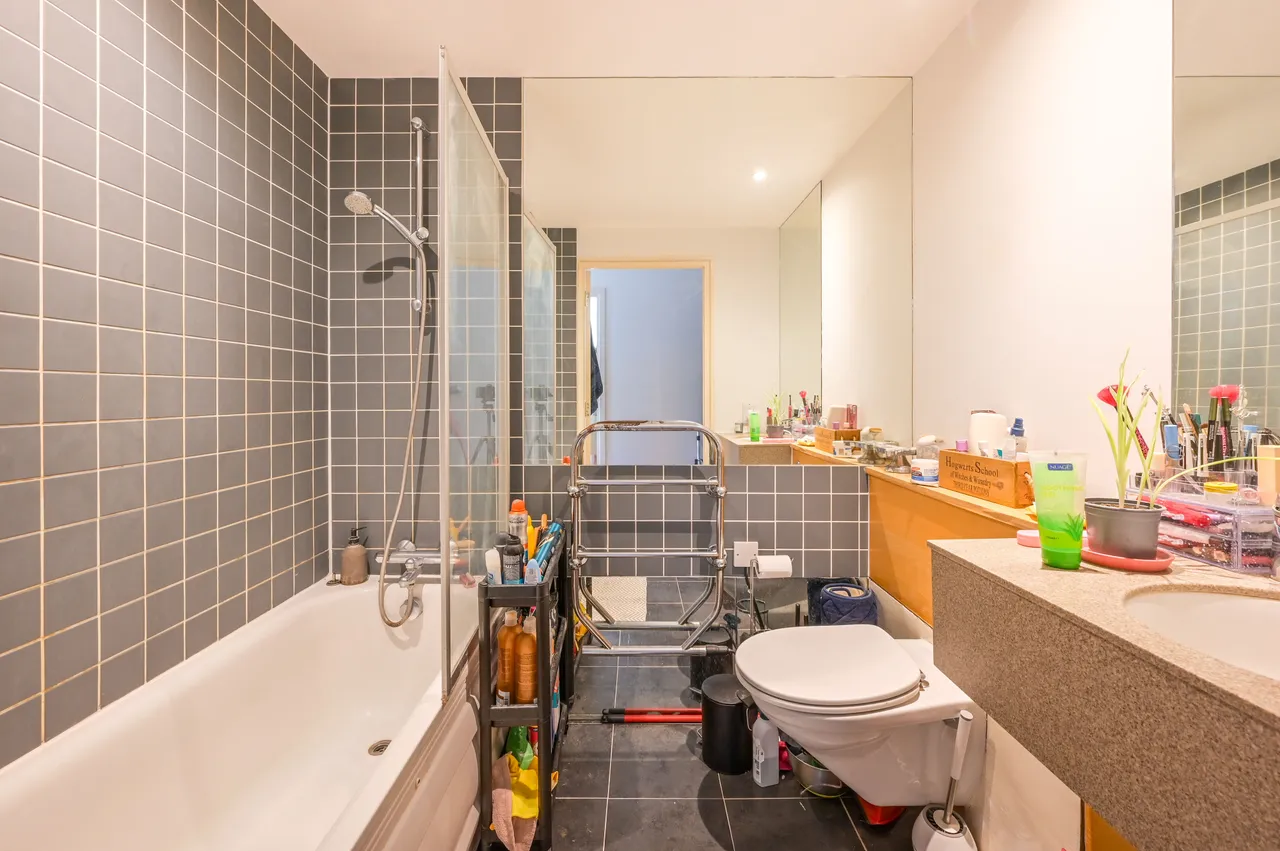 Flat 43 Adriatic Building, 51 Narrow Street, London, photo 10