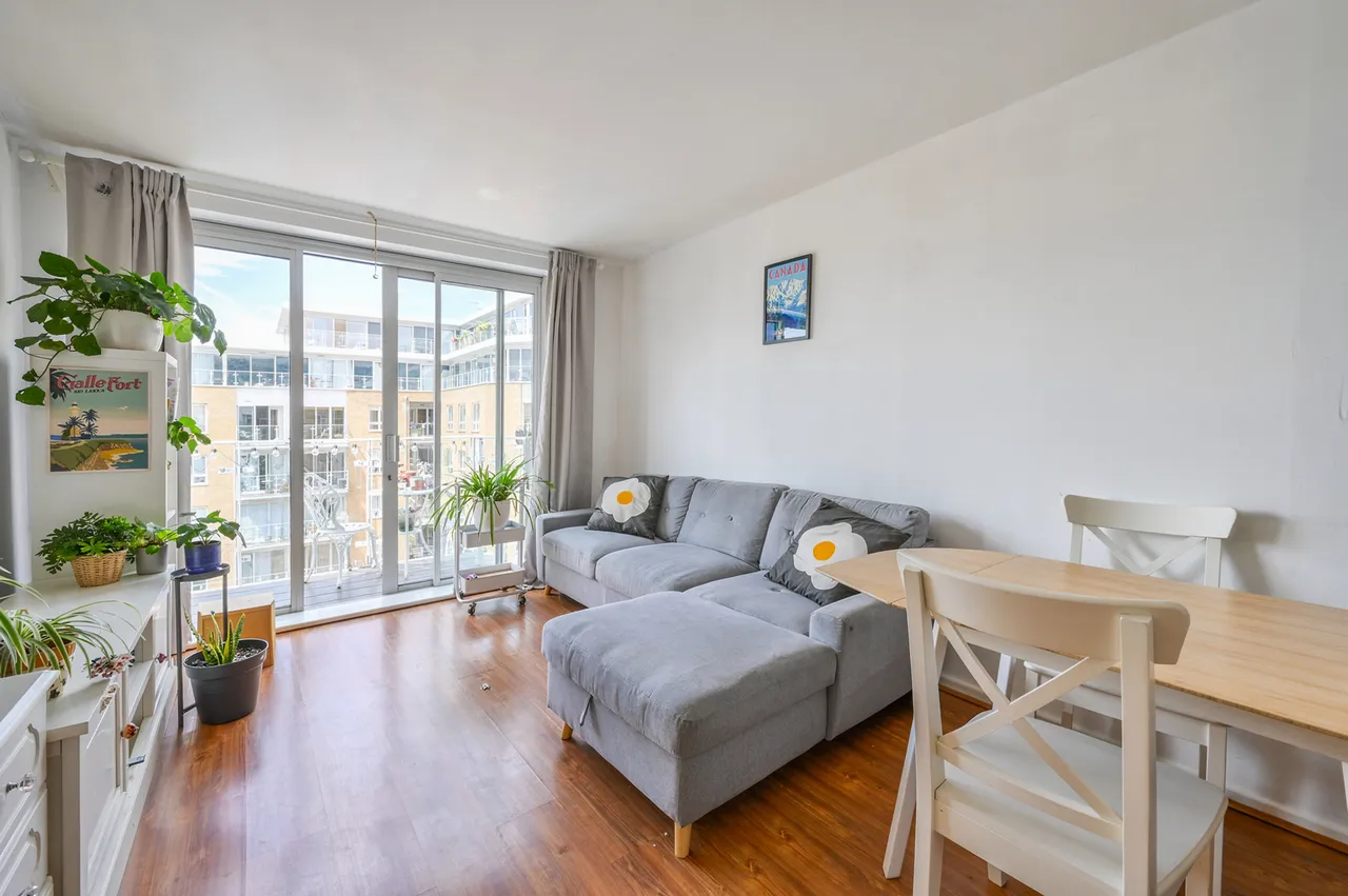 Flat 43 Adriatic Building, 51 Narrow Street, London, photo 2