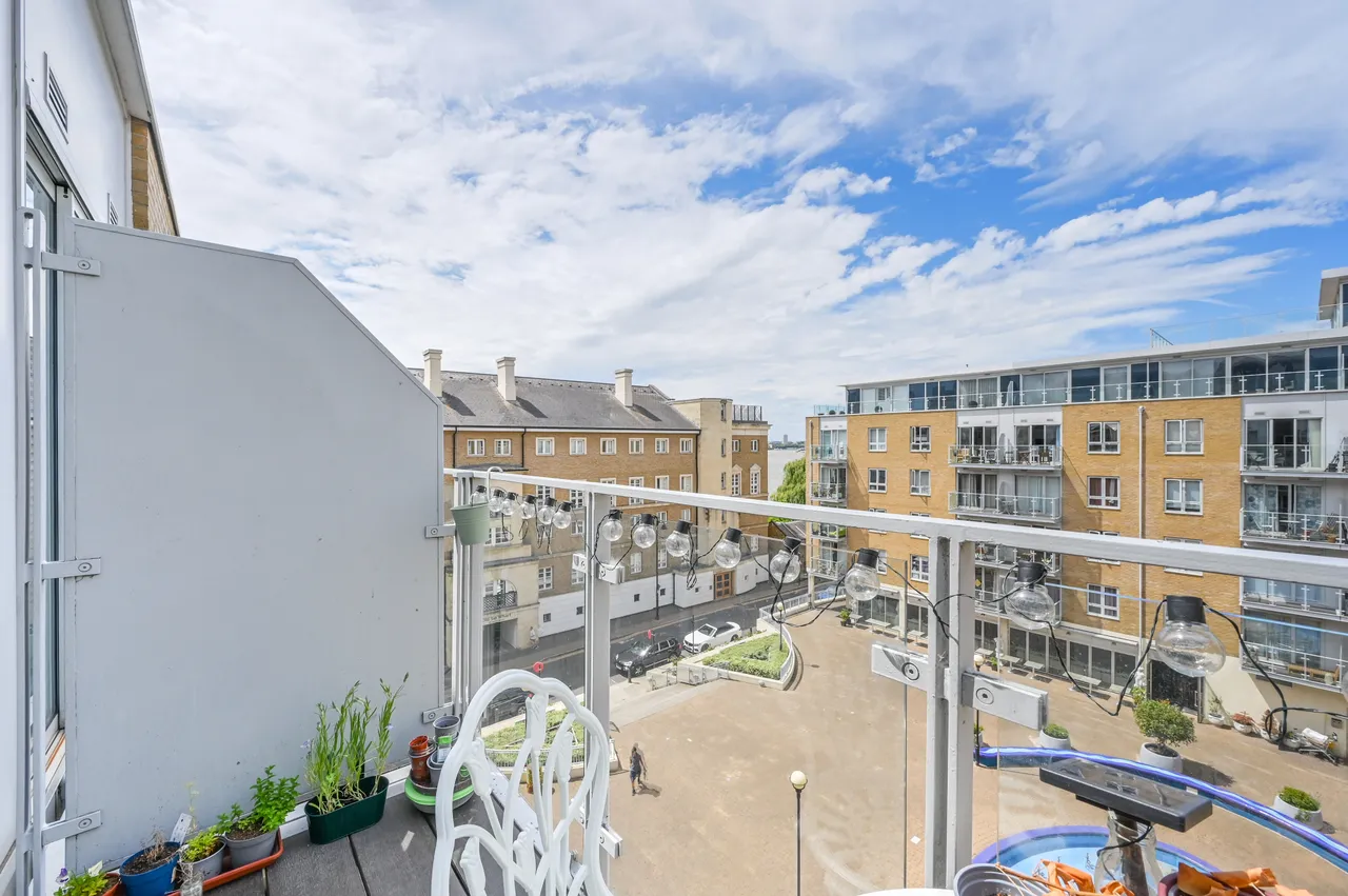 Flat 43 Adriatic Building, 51 Narrow Street, London, photo 4