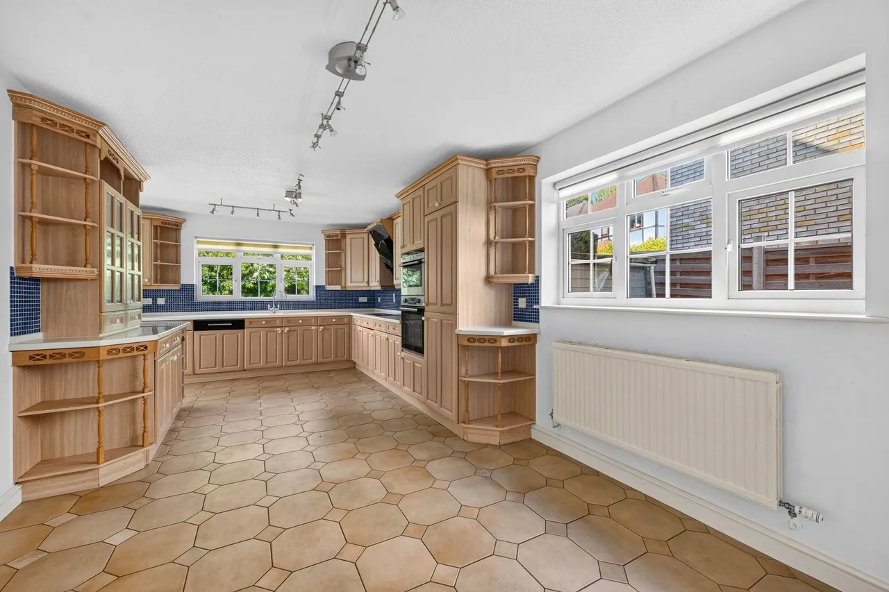 Harts Grove, Woodford Green, IG8, photo 20
