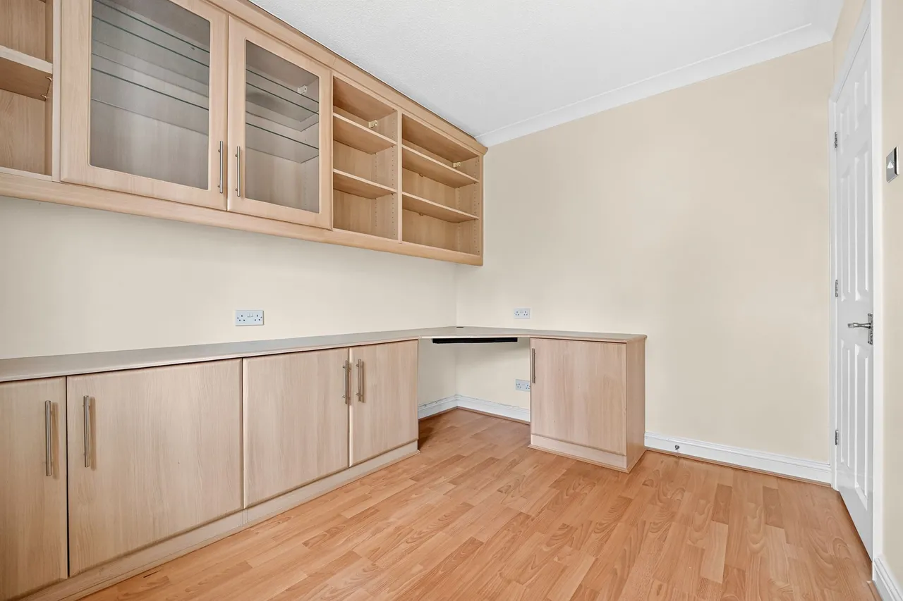 Harts Grove, Woodford Green, IG8, photo 31