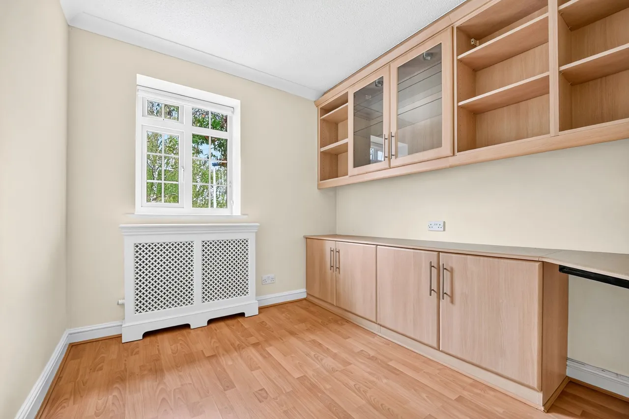 Harts Grove, Woodford Green, IG8, photo 30