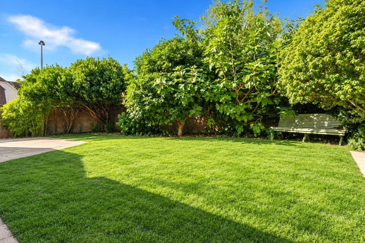Harts Grove, Woodford Green, IG8, photo 2