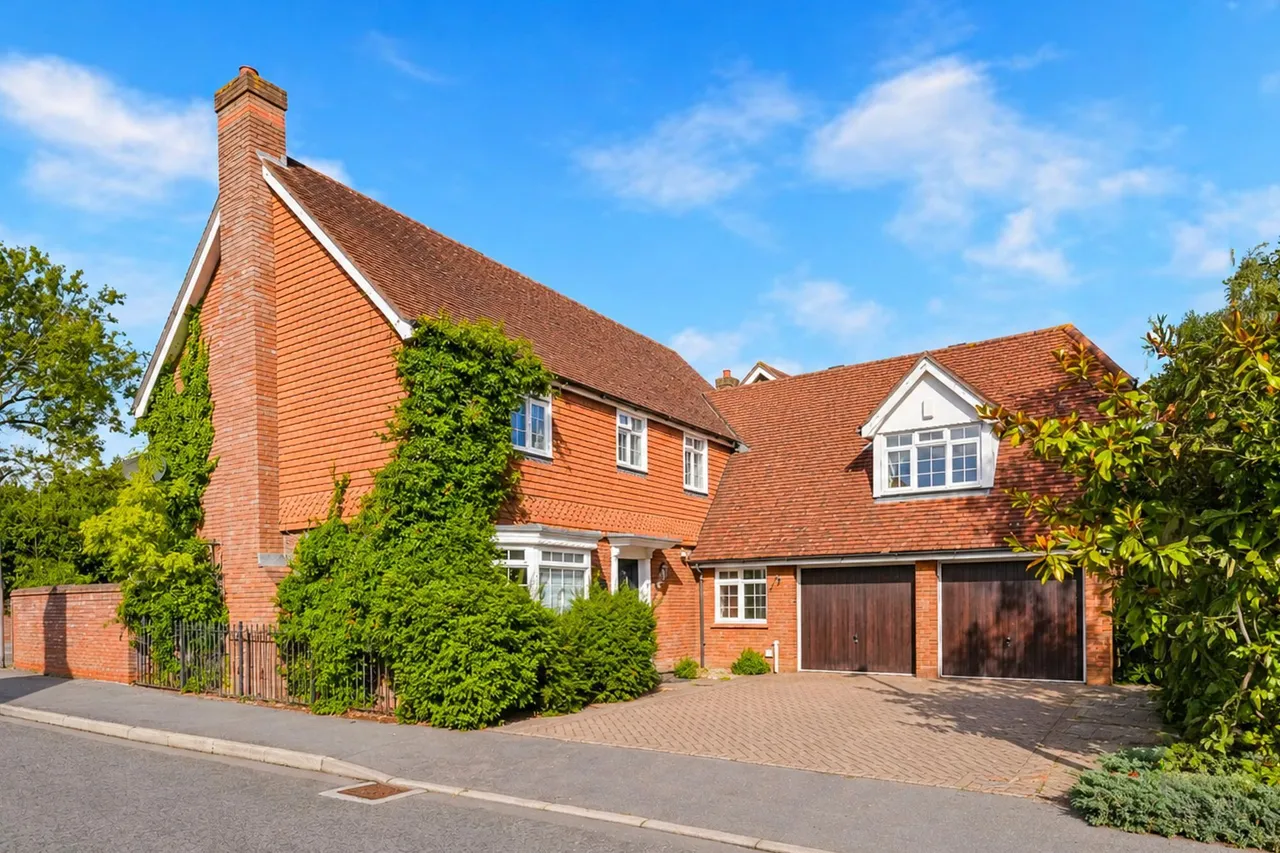 5 bed house for sale, Harts Grove, Woodford Green, IG8