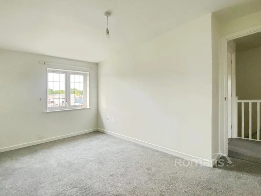 Martingale Grove, Arborfield Green, RG2, photo 5