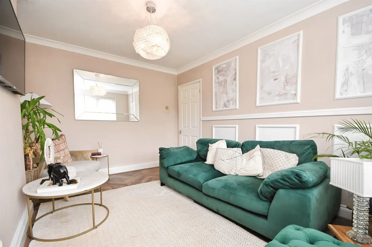 1 bed flat for sale — Cherry Avenue, Brentwood
