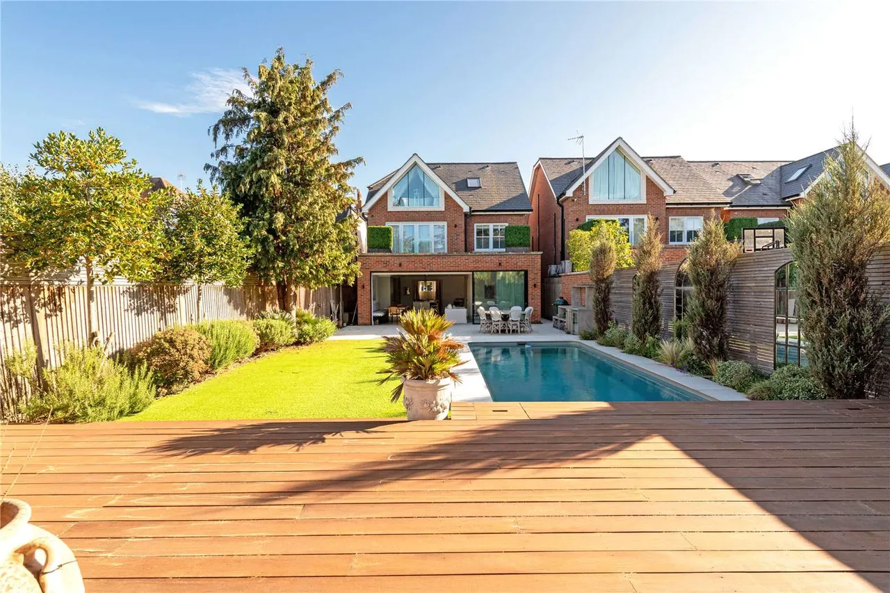 4 bed house to rent — West Hill Road, London, SW18 1LL
