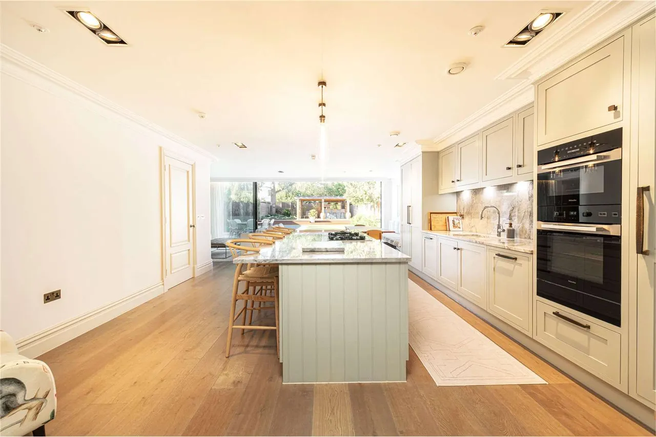 West Hill Road, London, SW18 1LL, photo 3