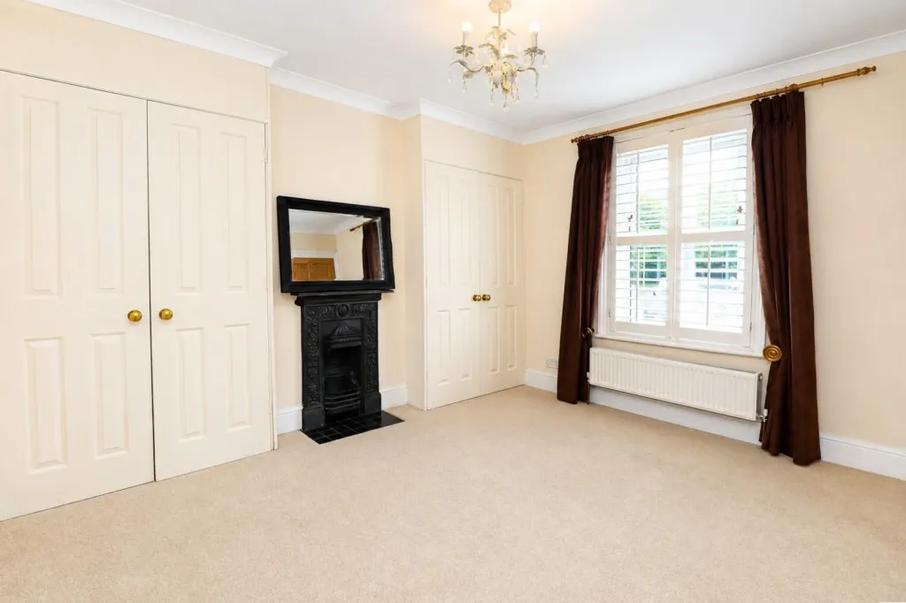 Aldershot Road, Church Crookham, photo 11