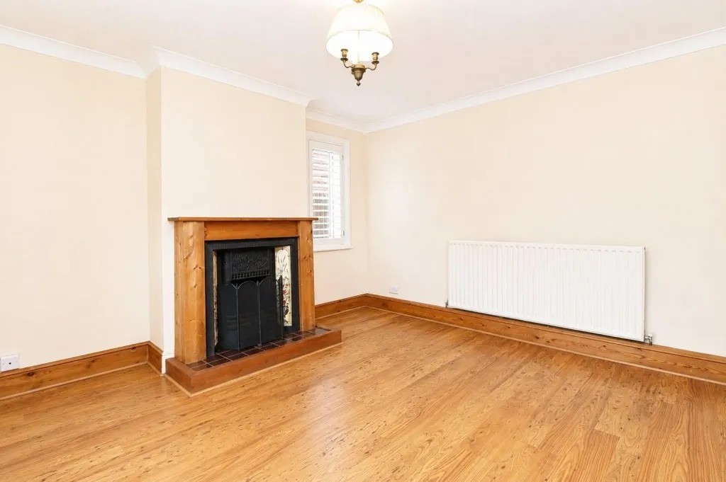Aldershot Road, Church Crookham, photo 4