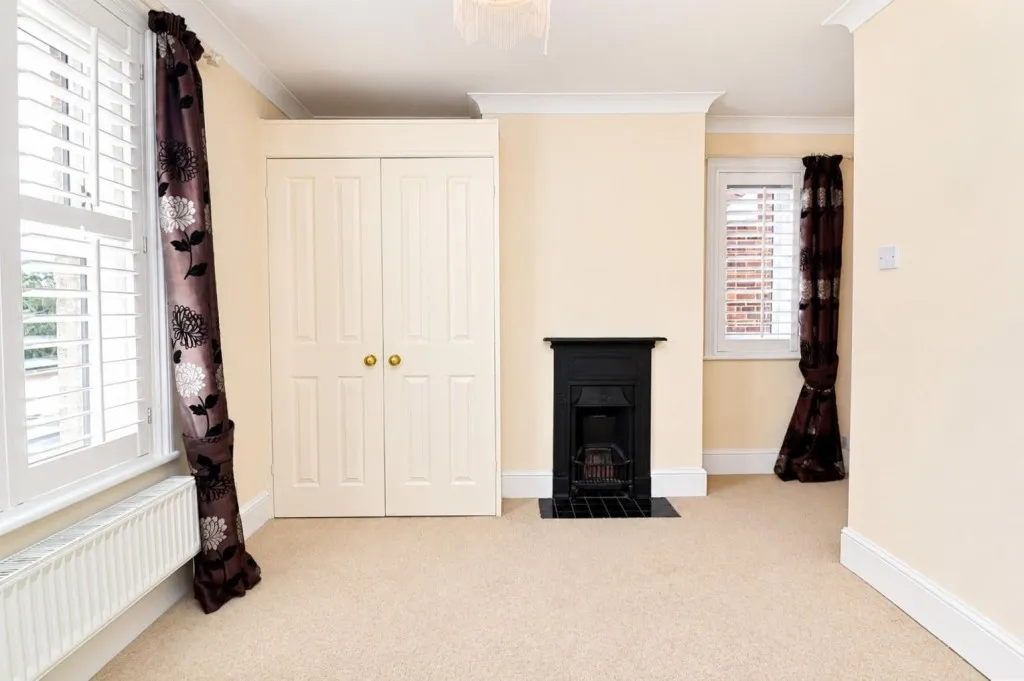 Aldershot Road, Church Crookham, photo 12