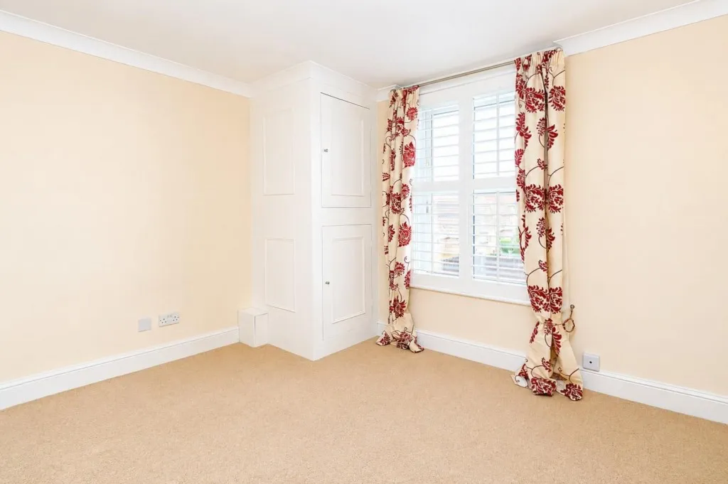 Aldershot Road, Church Crookham, photo 13
