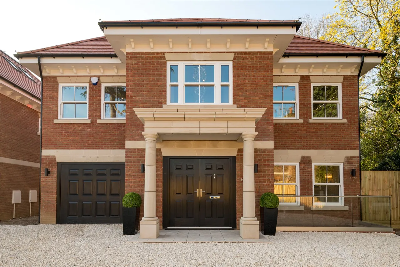 5 bed house to rent — Fairgreen East, Cockfosters, Hertfordshire, EN4 0QR
