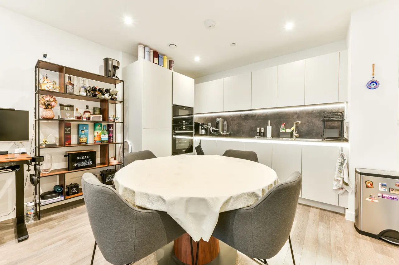 Acton, W3, photo 2