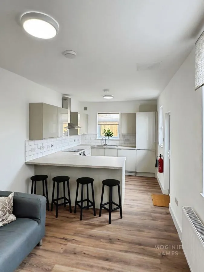 5 bed house to rent, Dogfield Street, Cardiff, CF24