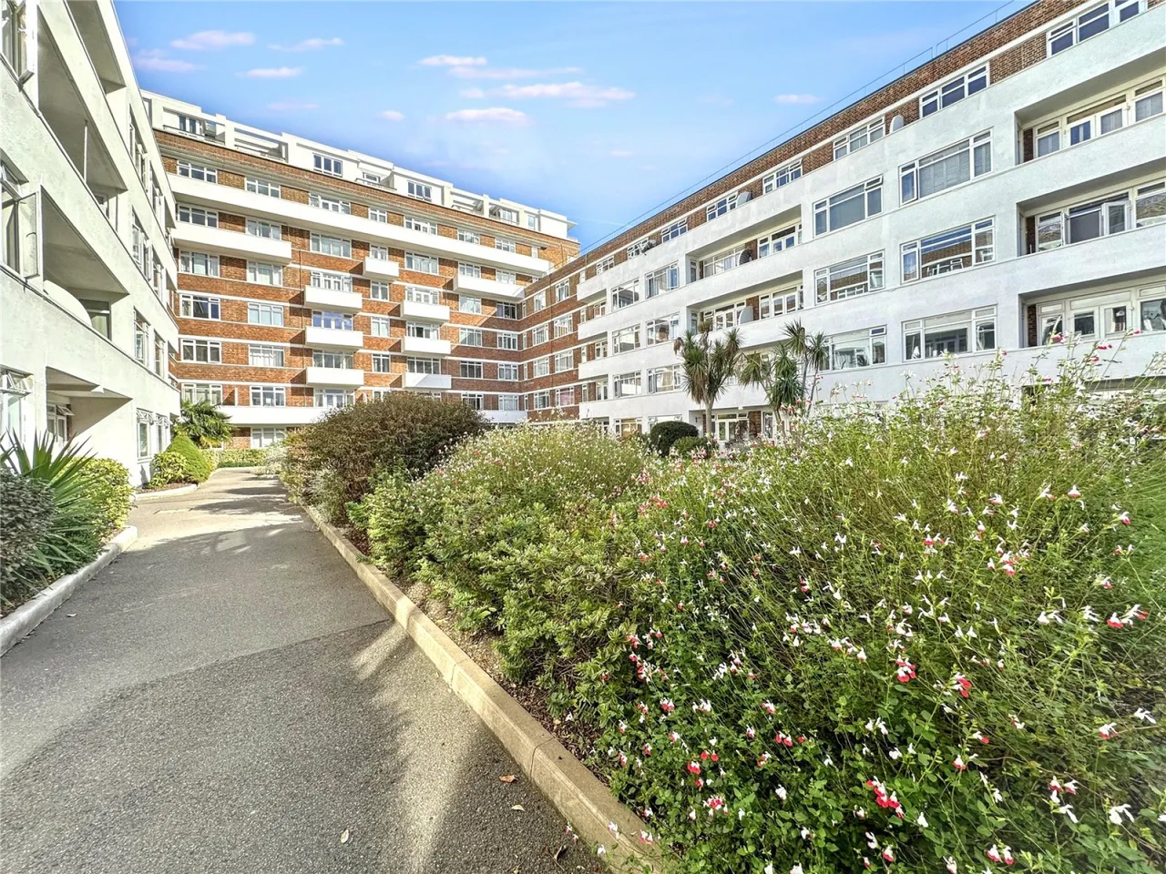 Upper Richmond Road, London, photo 12