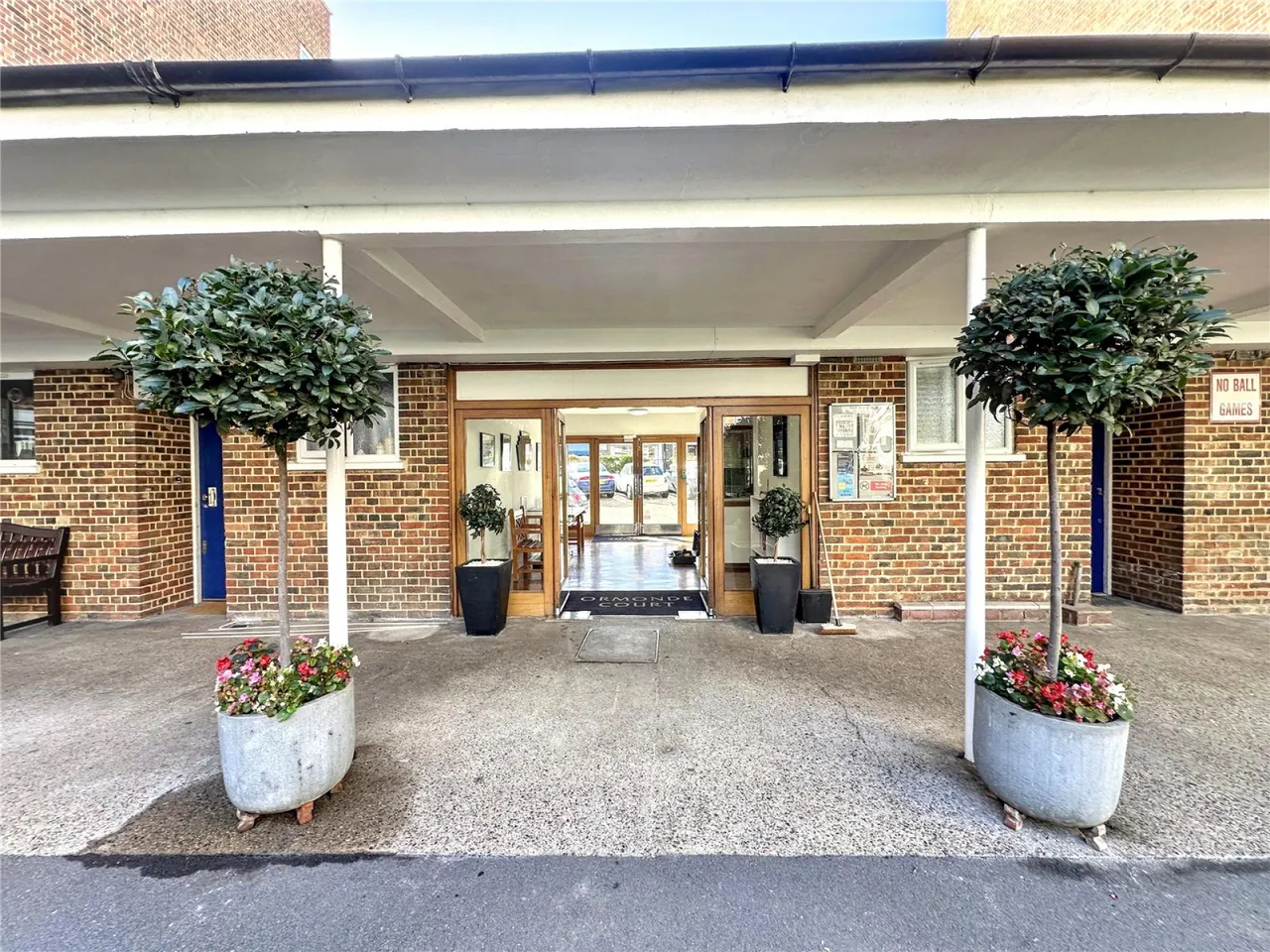 Upper Richmond Road, London, photo 13