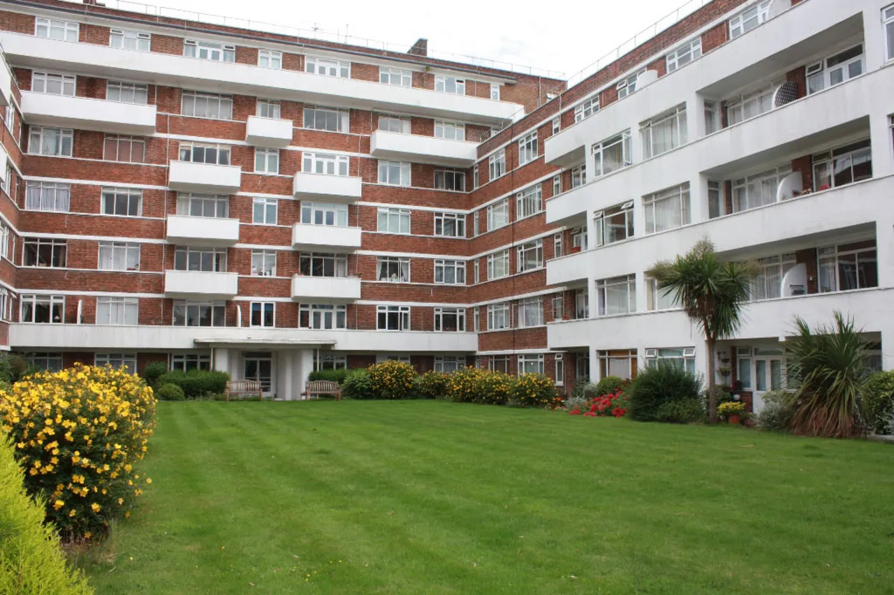 Upper Richmond Road, London, photo 16