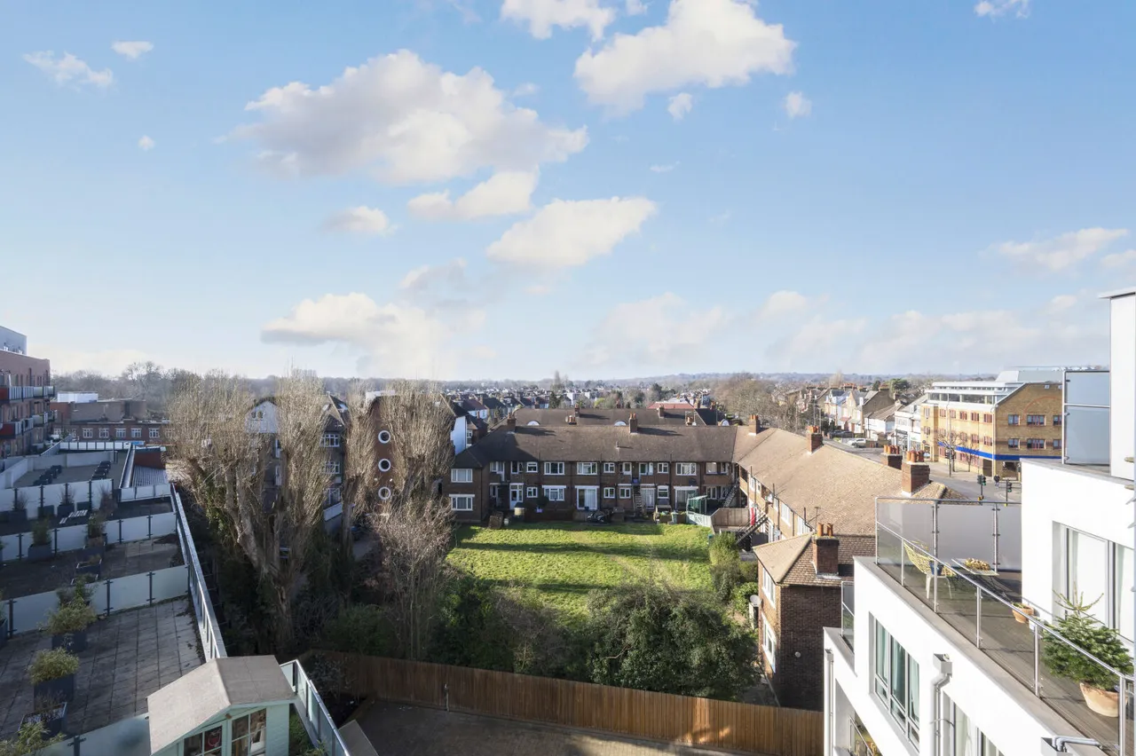 Coombe Lane, Raynes Park, SW20, photo 14