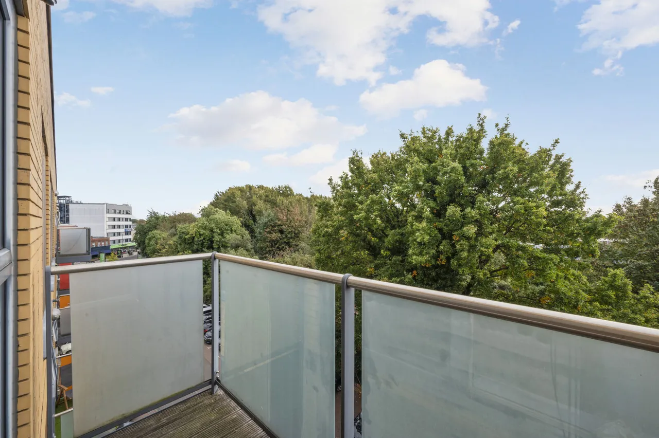 Coombe Lane, Raynes Park, SW20, photo 10