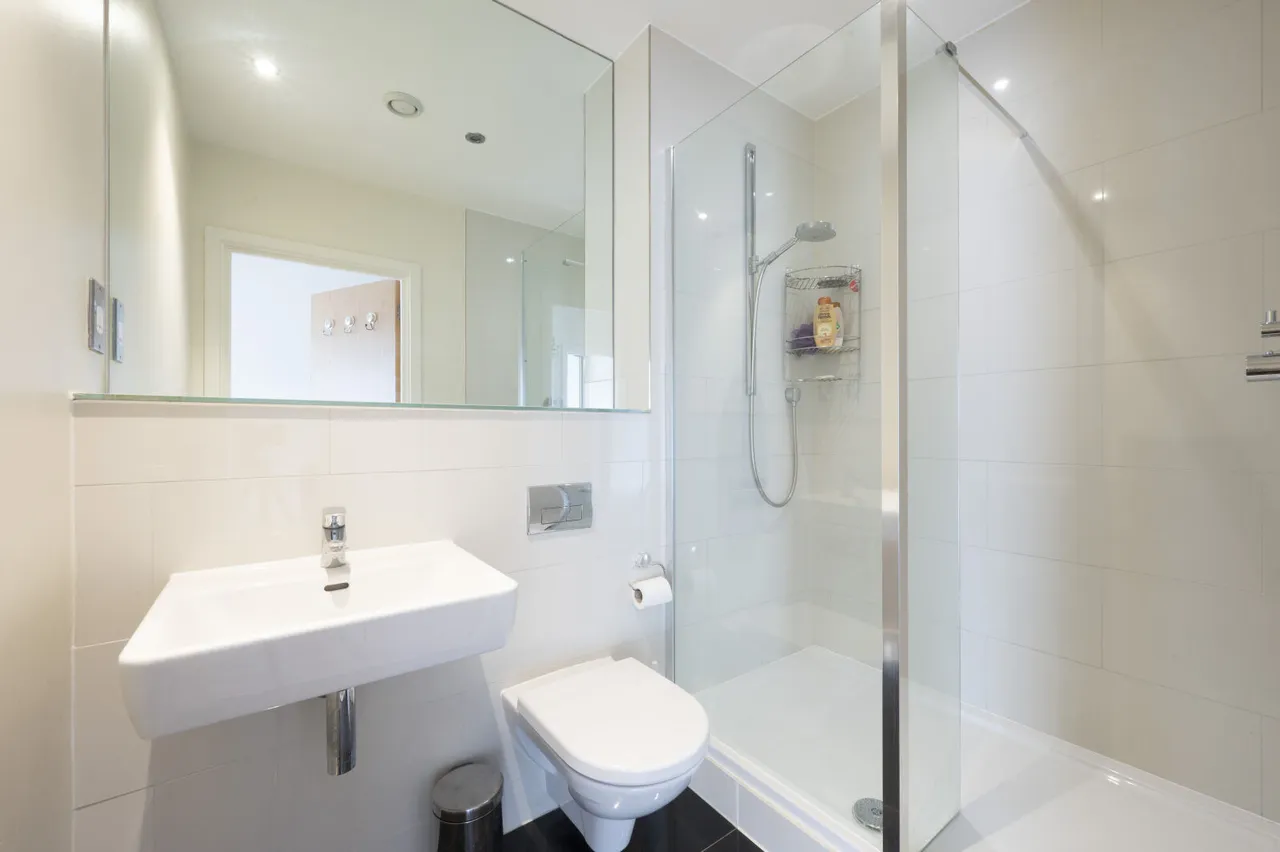 Coombe Lane, Raynes Park, SW20, photo 18