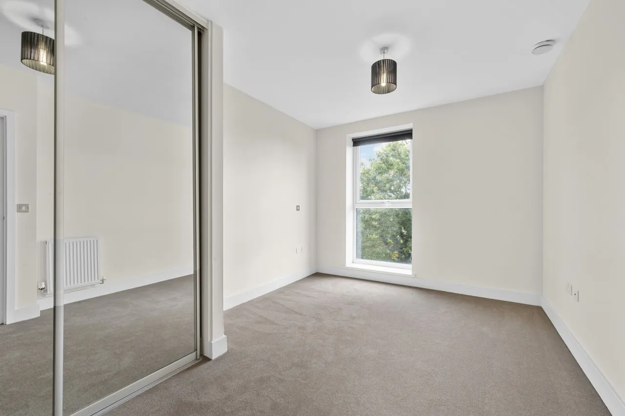 Coombe Lane, Raynes Park, SW20, photo 5