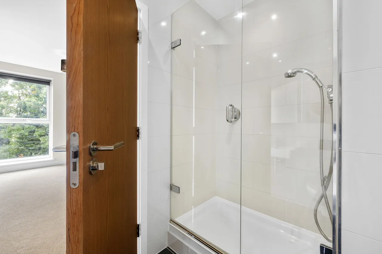 Coombe Lane, Raynes Park, SW20, photo 20