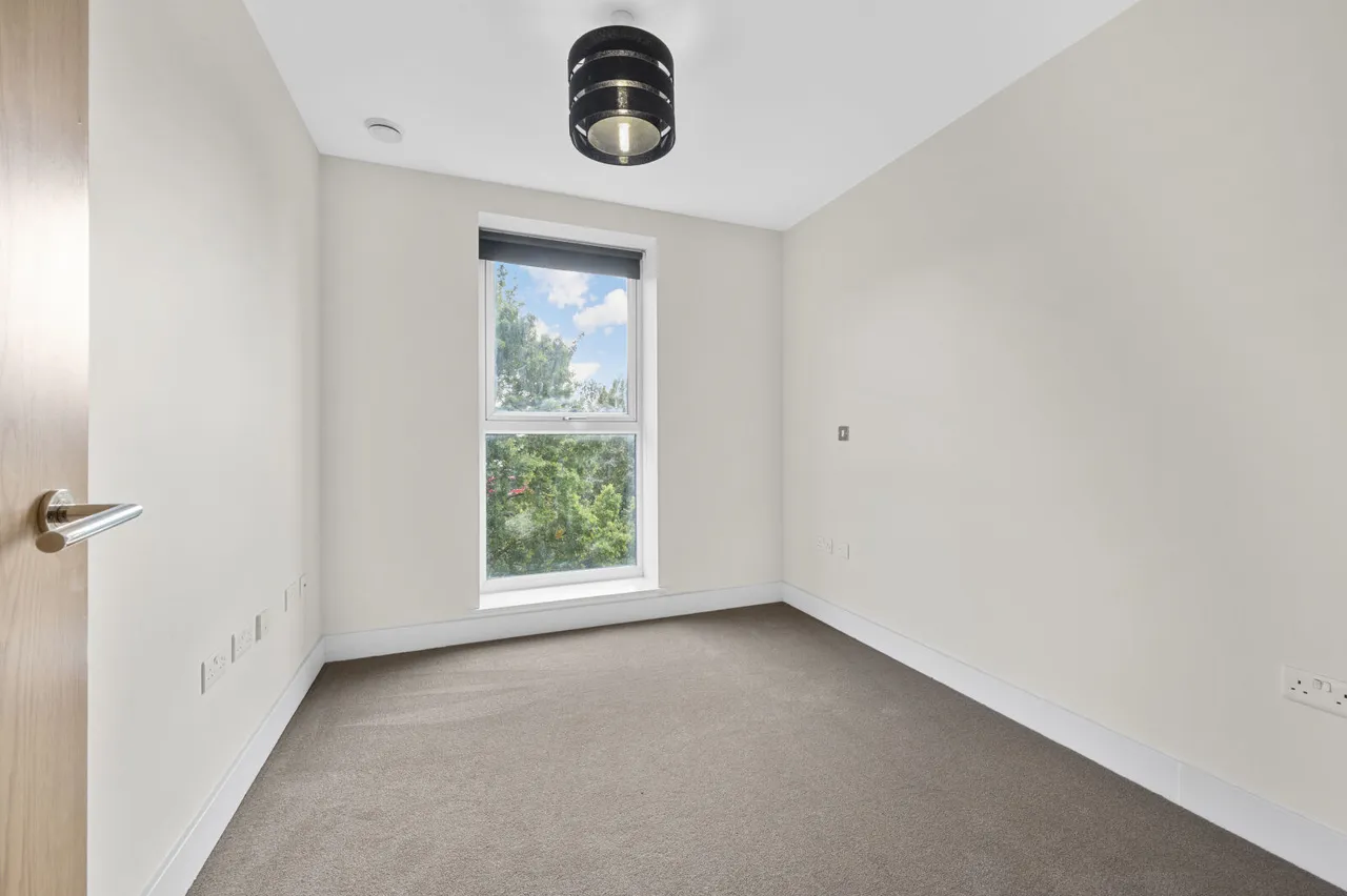 Coombe Lane, Raynes Park, SW20, photo 12