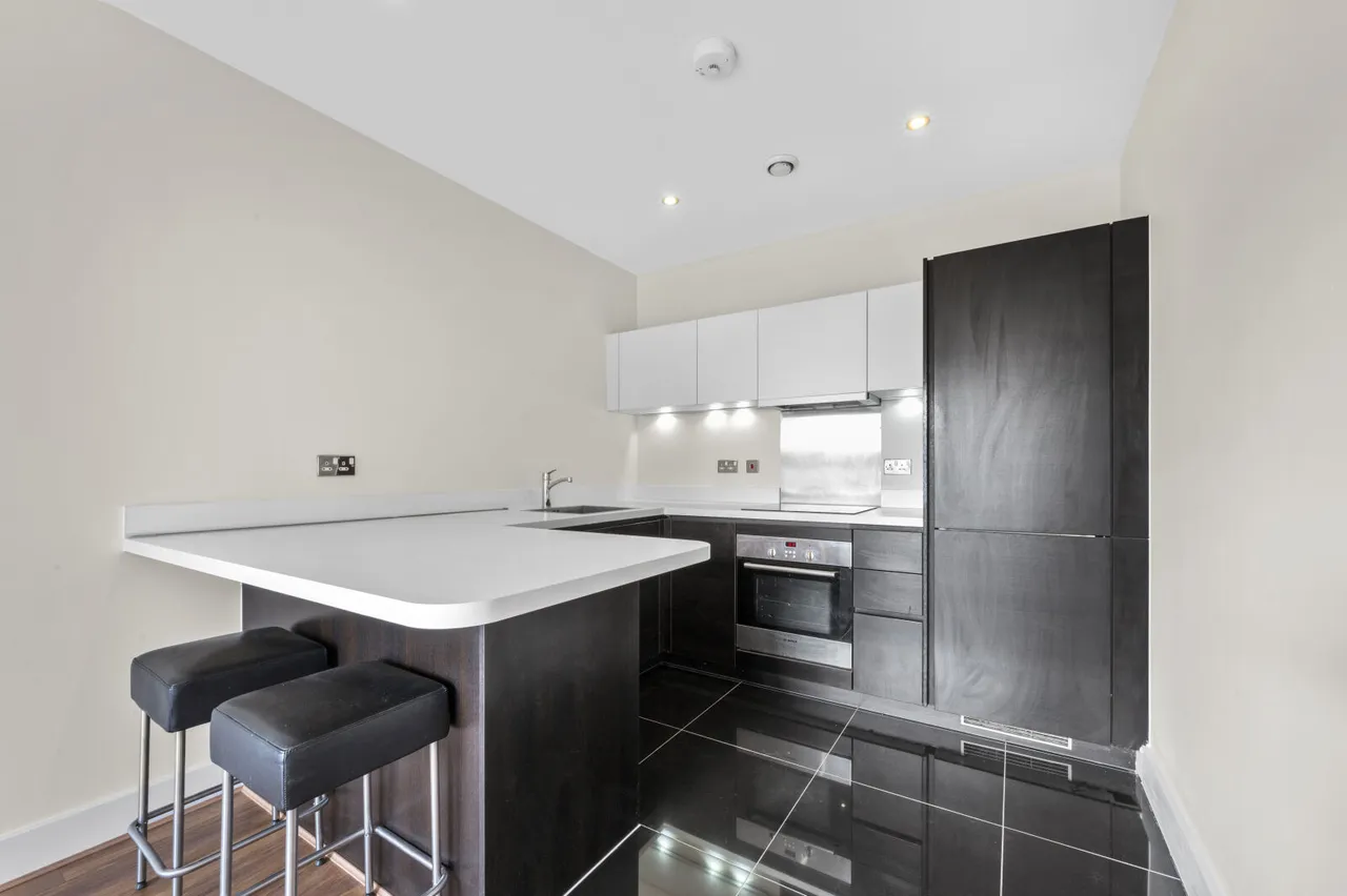 Coombe Lane, Raynes Park, SW20, photo 3