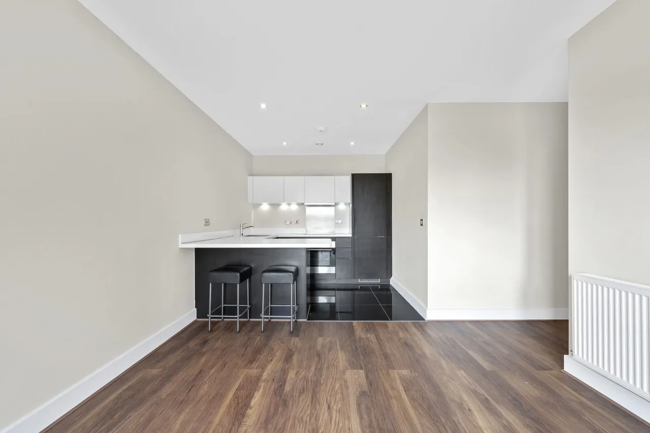 Coombe Lane, Raynes Park, SW20, photo 7